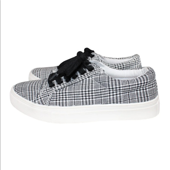 New Women's American Eagle Houndstooth Black / White Lace-Up Sneakers Size 6 US - Picture 3 of 5
